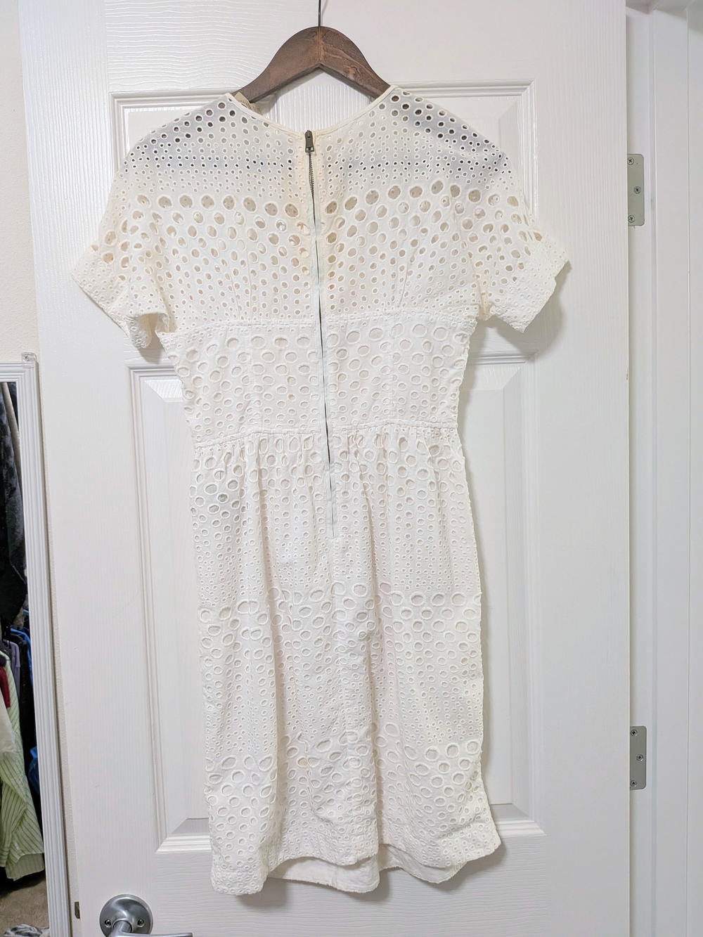 Burberry Elegant White Eyelet Short Sleeve Dress - Picture 3 of 5